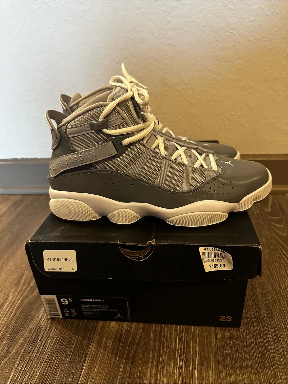 Jordan man 6 rings like new only worn once